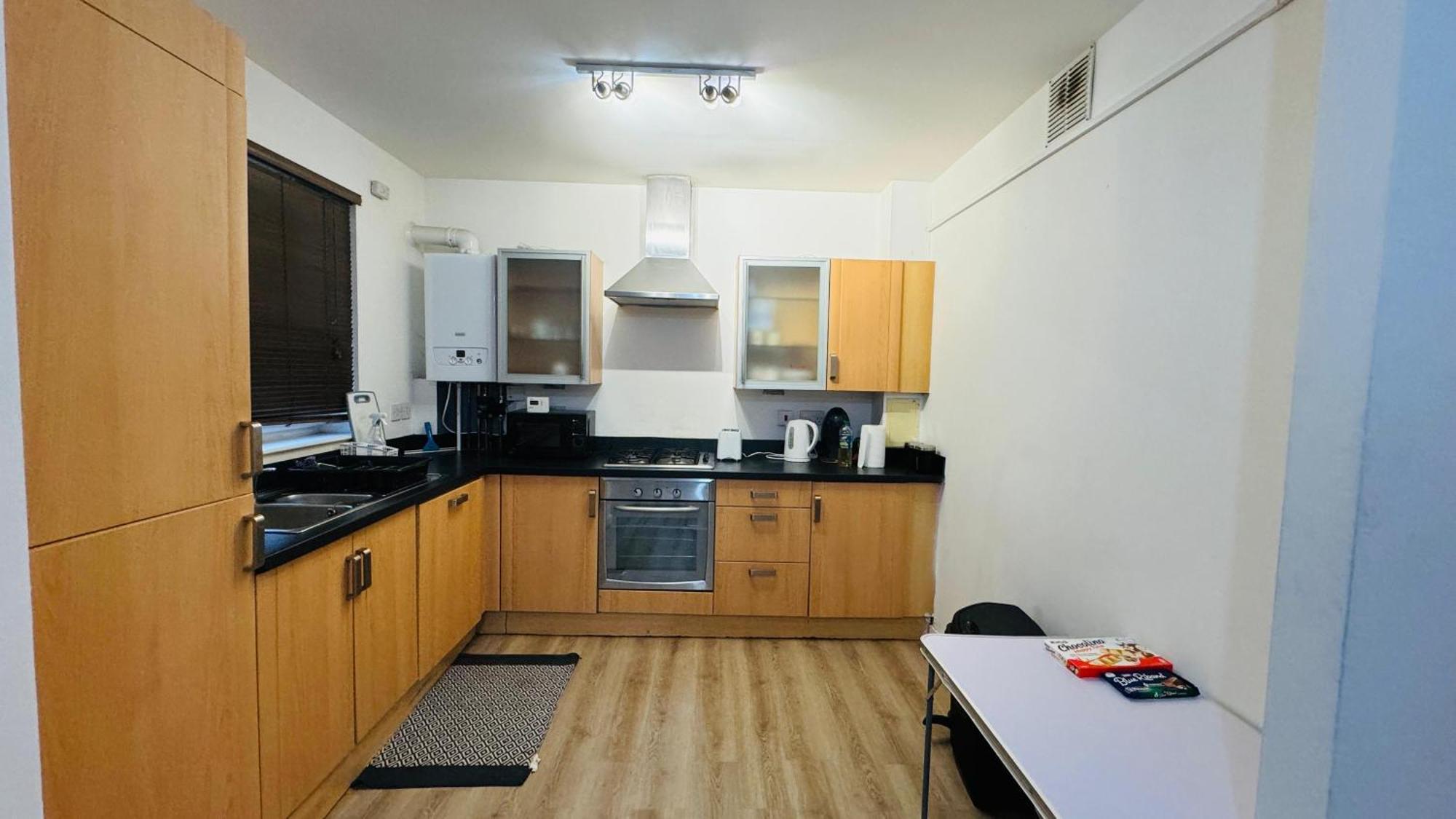 Fabulous 1Bed 1Bath Ground Floor Shared Accommodation ,Only Double Room Edimburgo Exterior foto